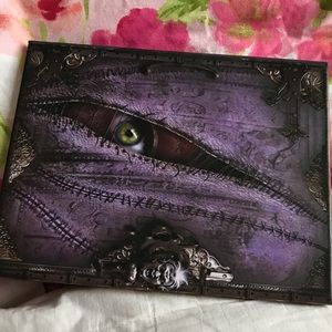 Lunatick cosmetic Labs contour book Volume 1